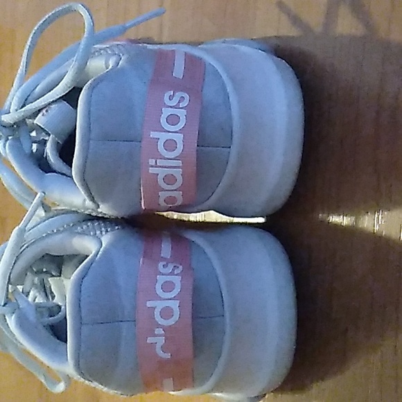 Girls Adidas Sneakers Size 3 - Picture 3 of 9